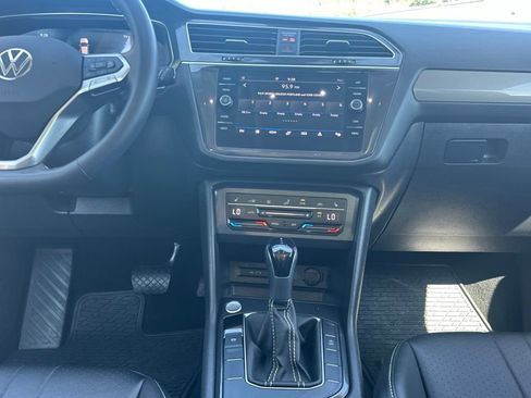 Used 2023 Volkswagen Tiguan SE w/ Panoramic Sunroof Package FWD image 20
