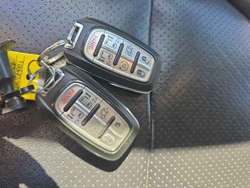 Used 2022 Chrysler Pacifica Touring-L FWD image 26