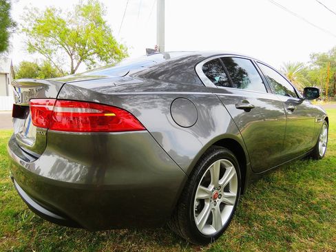 Used 2018 Jaguar XE Prestige image 8