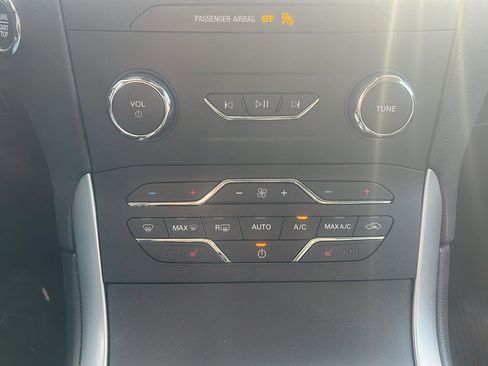 Used 2019 Ford Edge SEL w/ Equipment Group 201A image 21