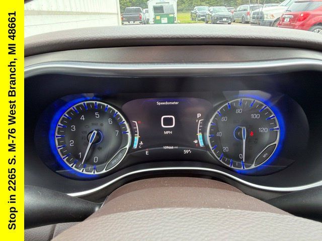 Used 2017 Chrysler Pacifica Touring-L Plus FWD image 39