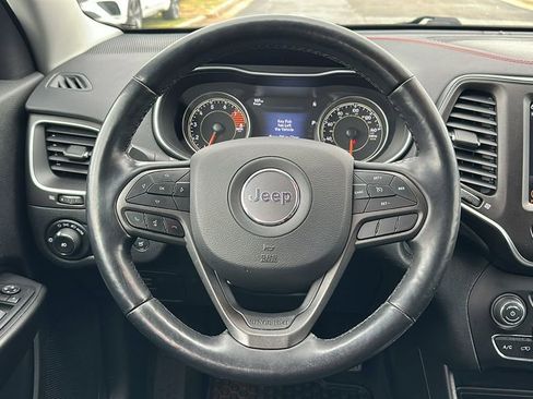 Used 2020 Jeep Cherokee Trailhawk image 12