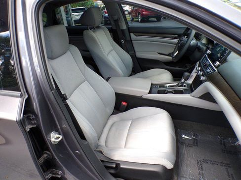Used 2018 Honda Accord EX image 15