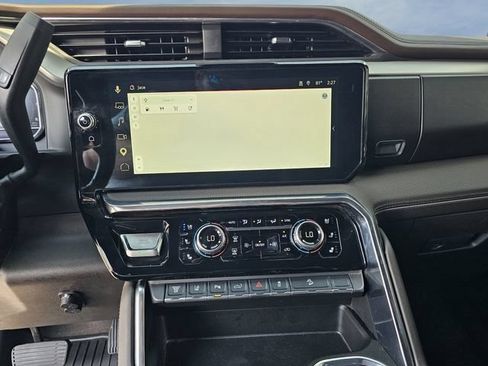 Used 2025 GMC Sierra 3500 Denali AWD/4WD image 26