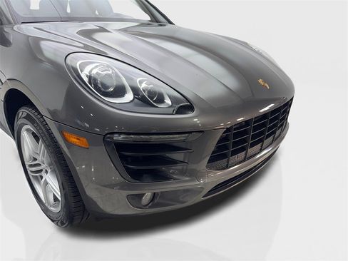 Used 2018 Porsche Macan image 17