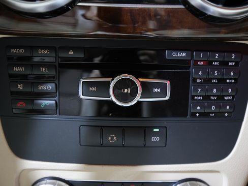 Used 2015 Mercedes-Benz GLK 350 2WD image 19