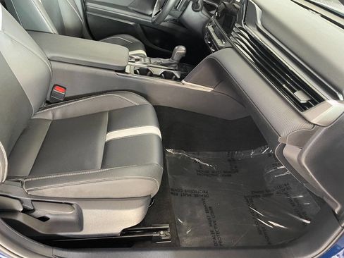 Used 2025 Toyota Camry SE image 27