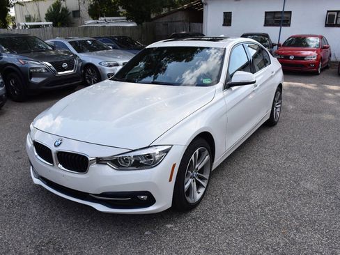 Used 2018 BMW 330i xDrive Sedan w/ Convenience Package image 10