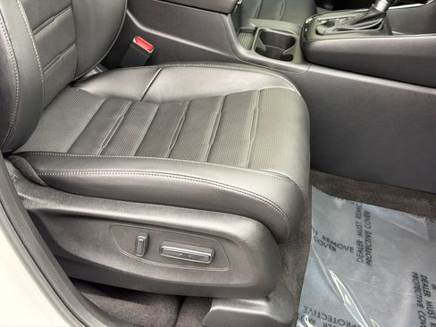 Used 2025 Honda CR-V EX-L image 13