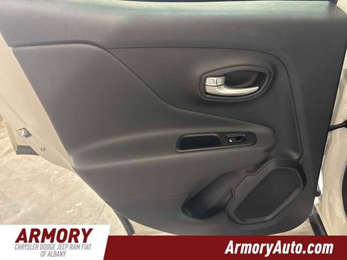 Used 2023 Jeep Renegade Latitude image 21