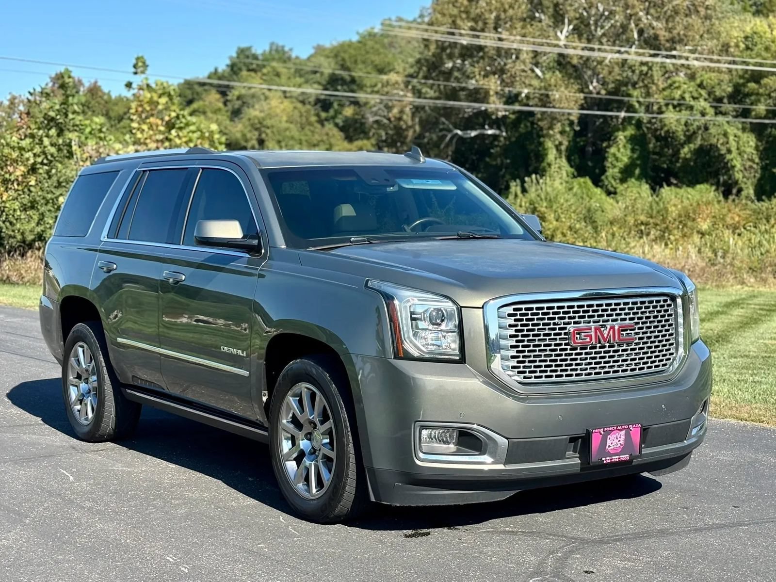 Used 2017 GMC Yukon Denali w/ Open Road Package AWD/4WD image 3