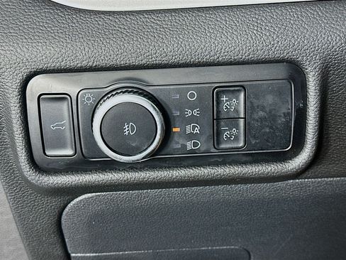 Used 2023 Ford Explorer XLT w/ Equipment Group 202A AWD/4WD image 17