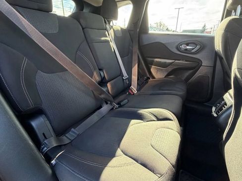 Used 2015 Jeep Cherokee Latitude w/ Cold Weather Group image 12