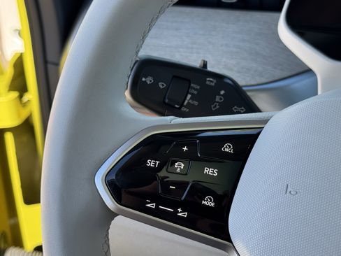 Used 2025 Volkswagen ID. Buzz 1st Edition image 19