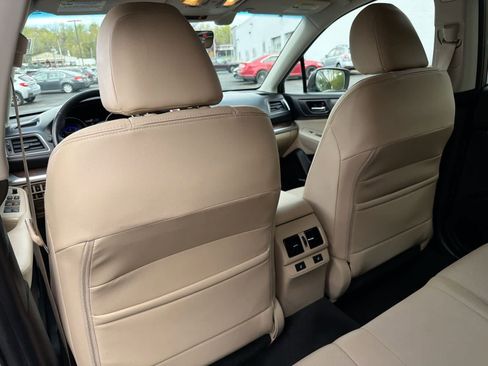 Used 2017 Subaru Outback 2.5i Limited AWD/4WD image 19