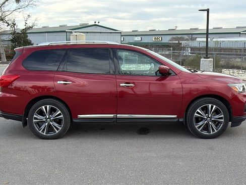 Used 2017 Nissan Pathfinder Platinum image 7