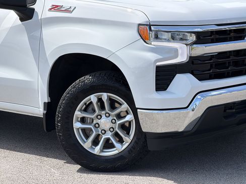 Used 2025 Chevrolet Silverado 1500 LT AWD/4WD image 3