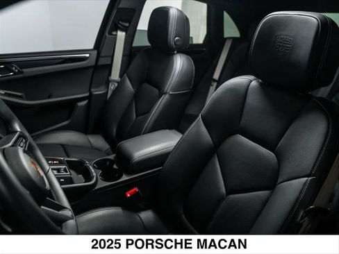 Used 2025 Porsche Macan Turbo AWD/4WD image 17