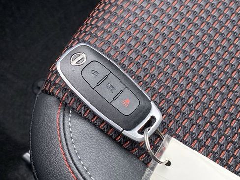 Certified 2025 Nissan Kicks SR image 23