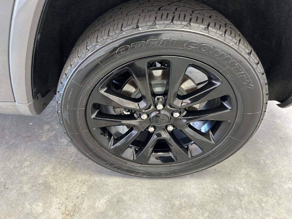 Used 2019 Jeep Grand Cherokee Altitude AWD/4WD image 9