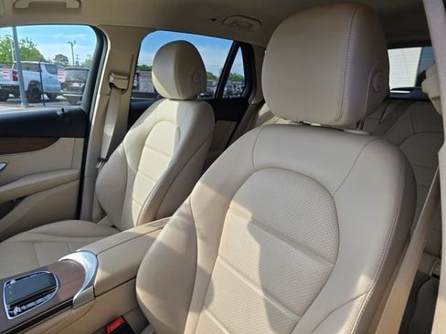 Used 2022 Mercedes-Benz GLC 300 4MATIC image 6