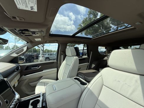New 2026 GMC Yukon Denali w/ Denali Reserve Package AWD/4WD image 19