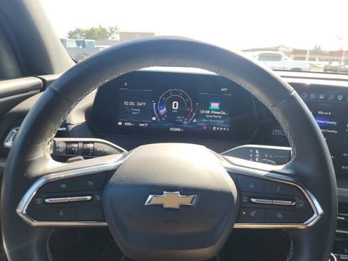 Used 2025 Chevrolet Traverse LT image 10