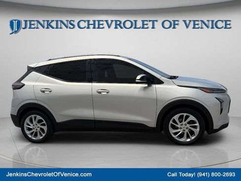 Used 2023 Chevrolet Bolt EUV LT w/ Driver Confidence Package FWD image 2