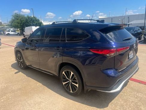 Used 2022 Toyota Highlander XSE AWD/4WD image 4
