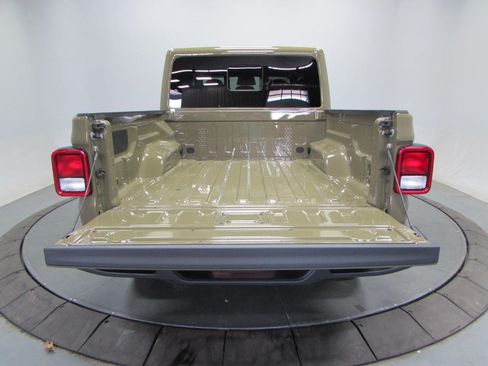 New 2026 Jeep Gladiator Sport AWD/4WD image 11