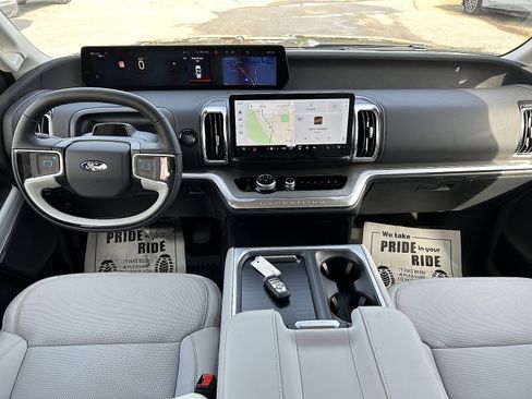 New 2025 Ford Expedition Platinum w/ Driver's Package image 8