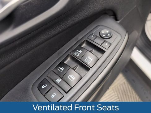 Used 2020 Jeep Cherokee Trailhawk image 40