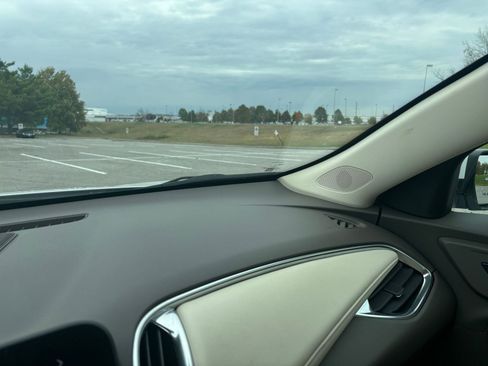 Used 2024 Chevrolet Malibu LT image 35