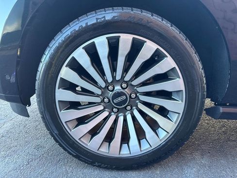 Used 2018 Lincoln Navigator L Reserve w/ Technology Package image 9