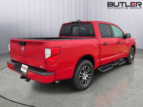 Used 2022 Nissan Titan SV image 5