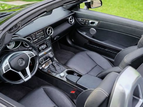 Used 2014 Mercedes-Benz SLK 350 image 4