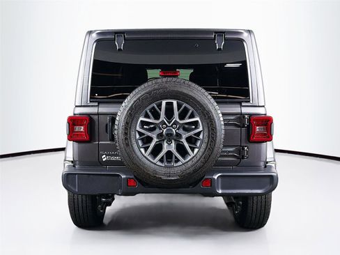 Used 2025 Jeep Wrangler Sahara image 6