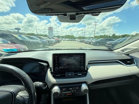 Used 2020 Toyota RAV4 Limited AWD/4WD image 2