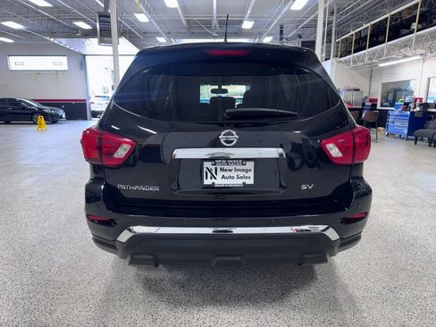 Used 2017 Nissan Pathfinder SV image 4