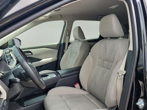 Used 2025 Nissan Rogue SV FWD image 11