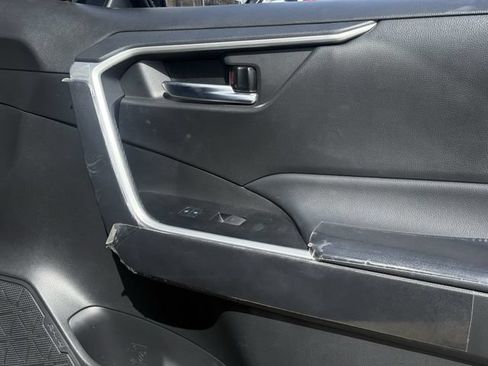 Used 2022 Toyota RAV4 XLE Premium FWD image 29