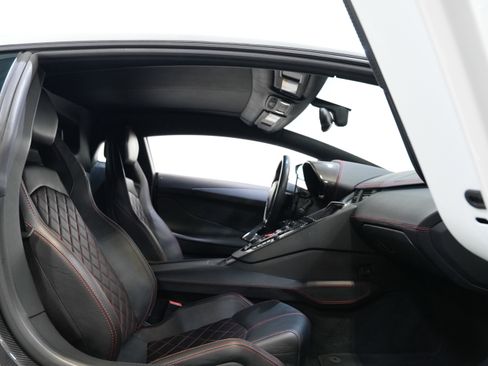 Used 2018 Lamborghini Aventador S image 37