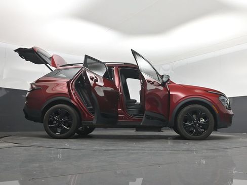 Certified 2025 Kia Sportage X-Line w/ Premium Package AWD/4WD image 7