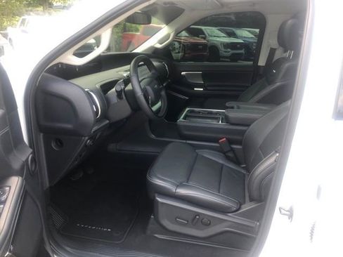 Used 2025 Ford Expedition Max Platinum w/ Driver's Package AWD/4WD image 6