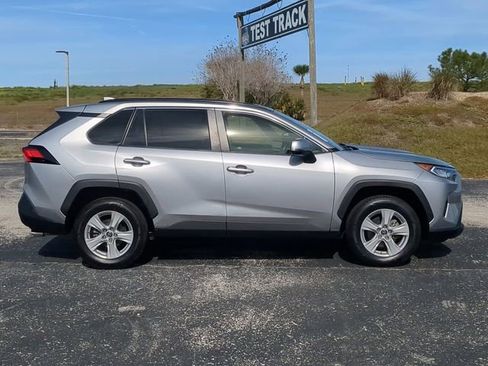 Used 2019 Toyota RAV4 XLE w/ Convenience Package image 4