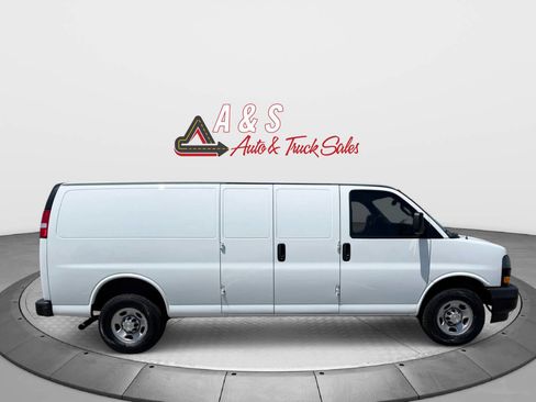 Used 2023 Chevrolet Express 3500 Extended w/ Driver Convenience Package RWD image 6