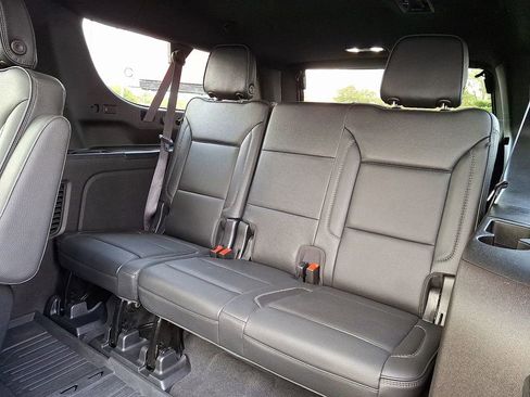 Used 2021 GMC Yukon XL Denali w/ Denali Premium Package image 11