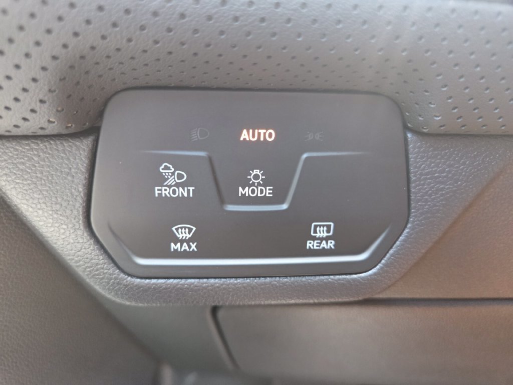 Used 2026 Volkswagen Atlas SE FWD image 12
