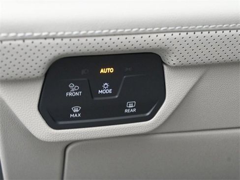 New 2026 Volkswagen Atlas SE image 21