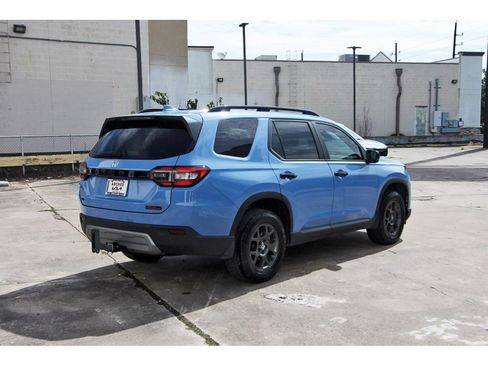 Used 2025 Honda Pilot TrailSport image 7